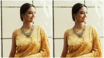 Assisted by hair stylist Deepa Bambhaniya and makeup artist Urmi Kaur, Keerthy styled her hair in a clean bun with a middle part. (Instagram/@keerthysureshofficial) Assisted by hair stylist Deepa Bambhaniya and makeup artist Urmi Kaur, Keerthy styled her hair in a clean bun with a middle part. (Instagram/@keerthysureshofficial)