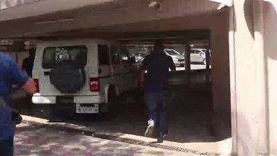 NCB sleuths are seen entering actor Ananya Pandey's residence in Mumbai on Thursday. (ANI Photo) NCB sleuths are seen entering actor Ananya Pandey's residence in Mumbai on Thursday. (ANI Photo)