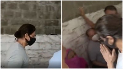 Shah Rukh Khan spotted first time since Aryan's arrest, visits him in jail. Shah Rukh Khan spotted first time since Aryan's arrest, visits him in jail.