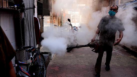 Those who died in Chandigarh include a 31-year-old man from Kishangarh, a 50-year-old man from Sector 16 and a 42-year-old woman from Sector 27. (HT PHOTO)