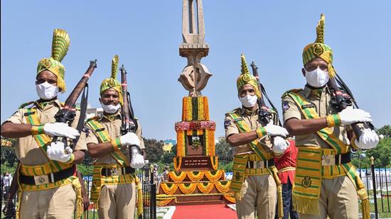 Police personnel pay tribute to martyrs on the occasion of the 62nd Police Commemoration Day. (PTI Photo)