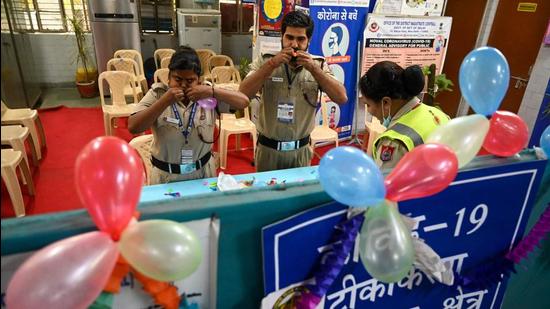 The Union health ministry created a dedicated hashtag-- #VaccineCentury—and a digital clock ticking backwards to determine the number of vaccination doses left to administer to reach the one billion target. (AFP)