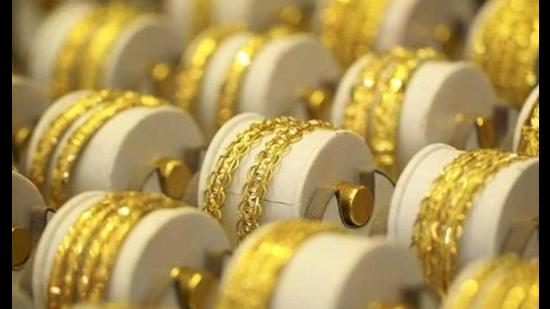 Gold jewellery worth ₹4.70L stolen from 73-year-old woman’s house in Vashi. (For representational purposes only) (HT FILE)