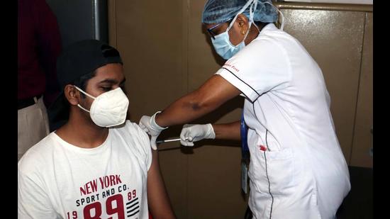 In the Kalyan, Dombivli municipal body jurisdiction, nearly 84% in the 18-45 years category have got their first vaccination dose. (HT FILE PHOTO)