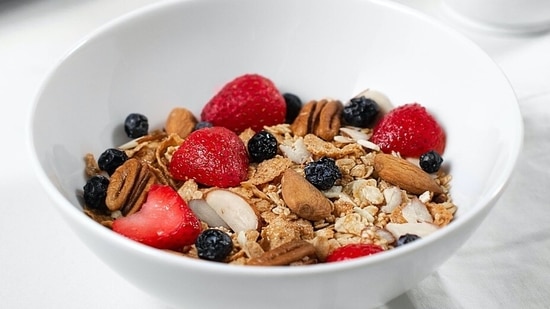 Diet: Menon says one should focus on forming healthy habits for life instead of 'dieting'. She suggests practicing portion control even while eating healthy foods and creating a healthy and long-term diet plan. "Avoid empty calories, but treat yourself once in a while," she says.(Unsplash)