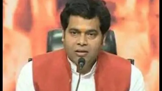 The UP energy minister also directed officials to inform consumers about shutdowns in advance so that they can plan work. (HT File Photo)