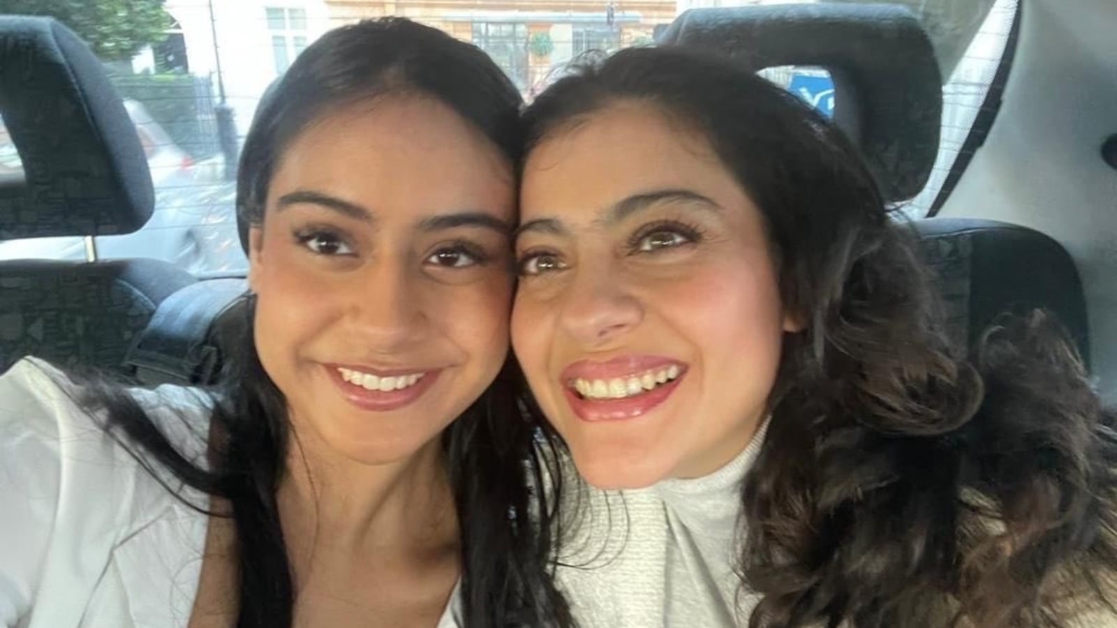 Kajol posts selfie with daughter Nysa Devgan, fan says, 'most beautiful girls' - Hindustan Times