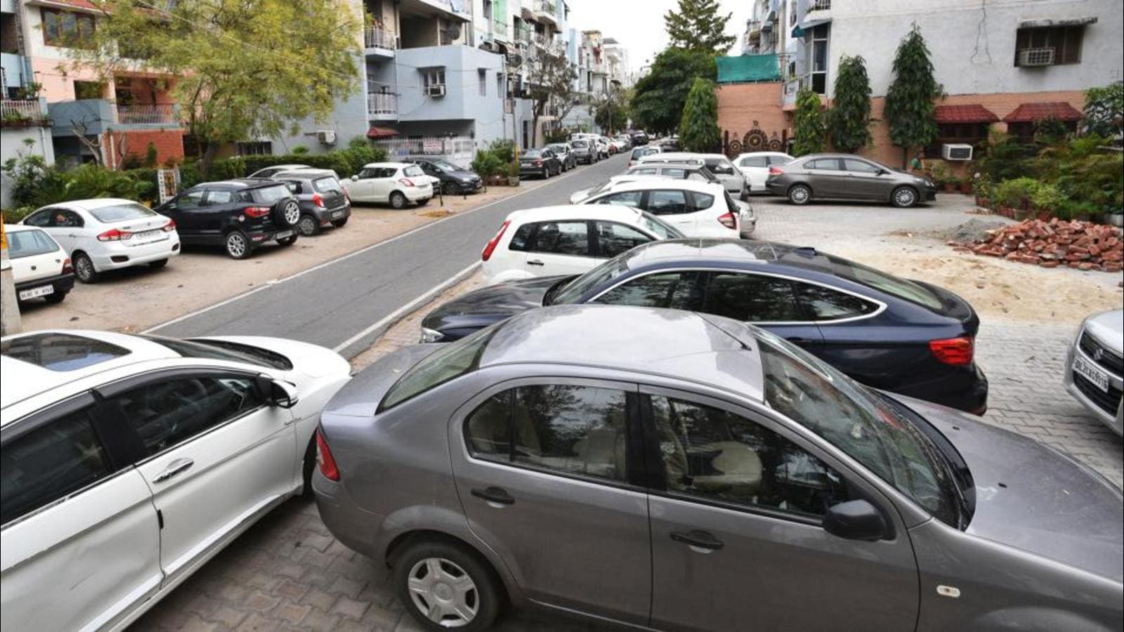After two years, panel reviews all parking plans in Delhi