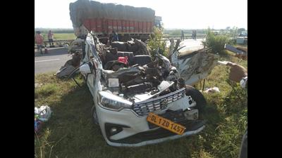 The mangled remains of the Maruti Ertiga after a truck rammed into it, leaving eight members of a family from Uttar Pradesh dead on the KMP Expressway in Haryana’s Jhajjar district on Friday morning. (HT Photo)