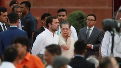 Congress president Sonia Gandhi with party leader Rahul Gandhi. (Reuters file photo)