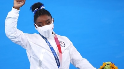 Tokyo 2020 Olympics - Gymnastics - Artistic - Women's Beam - Medal Ceremony - Ariake Gymnastics Centre, Tokyo, Japan - August 3, 2021.  Bronze medallist Simone Biles of the United States gestures. REUTERS/Lindsey Wasson (REUTERS)