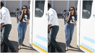 Kareena Kapoor was spotted near a vanity van, engaged in a telephonic conversation. (HT Photos/Varinder Chawla) Kareena Kapoor was spotted near a vanity van, engaged in a telephonic conversation. (HT Photos/Varinder Chawla)