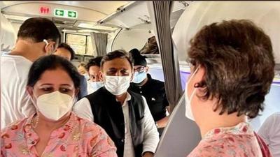 Samajwadi Party chief Akhilesh Yadav and Congress general secretary Priyanka Gandhi Vadra were on the same flight. (SOURCED IMAGE) Samajwadi Party chief Akhilesh Yadav and Congress general secretary Priyanka Gandhi Vadra were on the same flight. (SOURCED IMAGE)