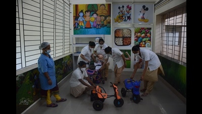 Final arrangements are being made at the maternity and paediatric ward near Mental Hospital, where it will soon be shifted from Thane Civil Hospital. (PRAFUL GANGURDE/HT PHOTO) Final arrangements are being made at the maternity and paediatric ward near Mental Hospital, where it will soon be shifted from Thane Civil Hospital. (PRAFUL GANGURDE/HT PHOTO)