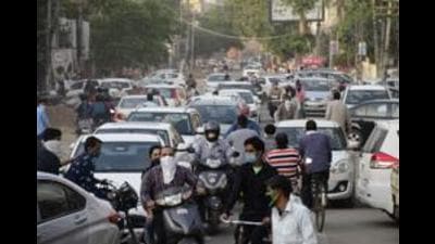 The police had a tough time diverting the traffic and at several traffic lights and intersections, a massive jam was witnessed. Commuters were hassled as the protesting teachers blocked the airport road. (HT File Photo/ Representational image)