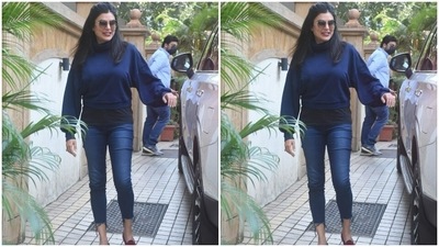 Sushmita Sen was spotted by paparazzi in Bandra, being her bubbly best. (HT Photos/Varinder Chawla) Sushmita Sen was spotted by paparazzi in Bandra, being her bubbly best. (HT Photos/Varinder Chawla)