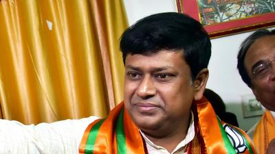West Bengal BJP president Sukanta Majumdar and predecessor Dilip Ghosh convened the meeting in East Burdwan district where trouble erupted (Utpal Sarkar) West Bengal BJP president Sukanta Majumdar and predecessor Dilip Ghosh convened the meeting in East Burdwan district where trouble erupted (Utpal Sarkar)