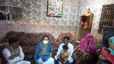 Union minister of state for law and justice SP Singh Baghel meeting family members of the Agra sanitation worker who allegedly died in police custody. (HT Photo)
