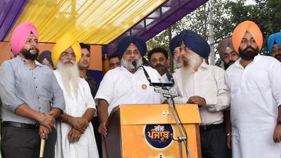 SAD chief Sukhbir Singh Badal during a meeting with party workers in Ludhiana on Friday. (Gurpreet Singh/Hindustan Times) SAD chief Sukhbir Singh Badal during a meeting with party workers in Ludhiana on Friday. (Gurpreet Singh/Hindustan Times)