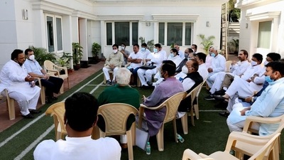 Congress leader Rahul Gandhi met with the party leaders from Gujarat. (Twitter/@INCGujarat)
