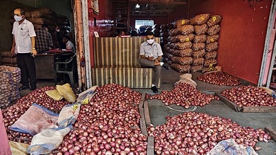 Pandey said that state governments feel that there is no possibility of a sharp increase in onion prices in the coming days (Bachchan Kumar/ HT PHOTO) Pandey said that state governments feel that there is no possibility of a sharp increase in onion prices in the coming days (Bachchan Kumar/ HT PHOTO)