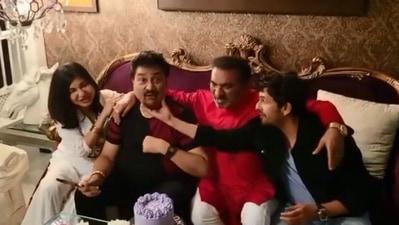 Kumar Sanu cuts his birthday cake. Kumar Sanu cuts his birthday cake. 