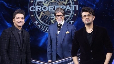 Amitabh Bachchan with Shaan and Sonu Nigam (Twitter) Amitabh Bachchan with Shaan and Sonu Nigam (Twitter)