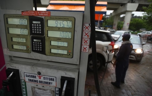 Petrol price displayed on a fuel pump at a petrol station in New Delhi, (HT File Photo/Representative Photo)