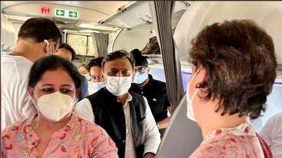Samajwadi Party chief Akhilesh Yadav and Congress general secretary Priyanka Gandhi Vadra were on the same flight. (SOURCED IMAGE)