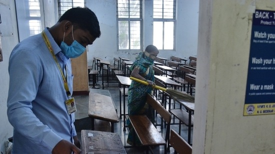 The recovery rate, meanwhile, has risen to 98.16%, the highest since March last year.(Praful Gangurde / HT file photo) The recovery rate, meanwhile, has risen to 98.16%, the highest since March last year.(Praful Gangurde / HT file photo)