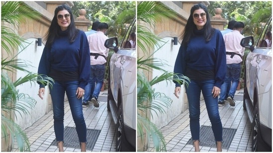 Sushmita smiled for the cameras before making her way to the dubbing studio.(HT Photos/Varinder Chawla)