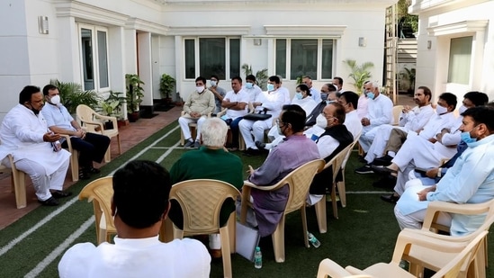 Congress leader Rahul Gandhi met with the party leaders from Gujarat.(Twitter/@INCGujarat) Congress leader Rahul Gandhi met with the party leaders from Gujarat.(Twitter/@INCGujarat)