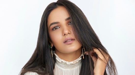Jasmin Bhasin: Rumi’s “Look inside yourself, everything that you want, you already are. Close your eyes, fall in love, and stay there. If the light is in your heart, you will find your way home. Achieve some perfection yourself, so that you may not fall into sorrow by seeing the perfection in others.” is something that connects with me.