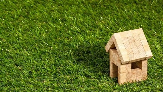 Banks charge a credit risk premium over and above the external benchmark rate as per the loan applicant’s credit score. Banks charge a credit risk premium over and above the external benchmark rate as per the loan applicant’s credit score.