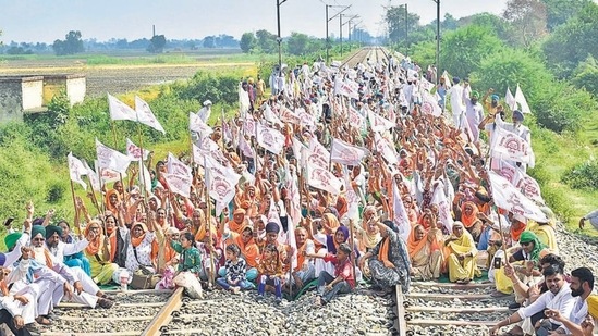 Farmers block railway tracks as part of the Samyukt Kisan Morcha's ‘rail roko’ protests in Amritsar.(HT Photo) Farmers block railway tracks as part of the Samyukt Kisan Morcha's ‘rail roko’ protests in Amritsar.(HT Photo)
