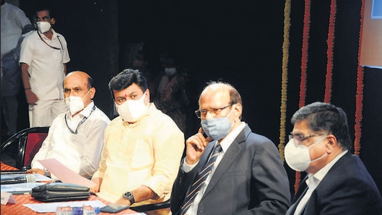 Maharashtra Higher and Technical education minister Uday Samant(second from left) and Prataprao Pawar, Principal Ahuja at COEP during interaction with student at COEP in Pune. (HT PHOTO)