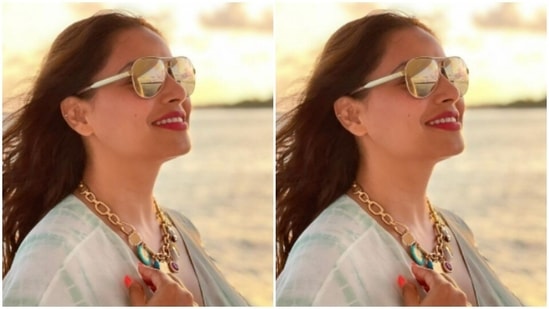 Bipasha added more beach vibe to her pictures with a colourful neckpiece(Instagram/@bipashabasu)