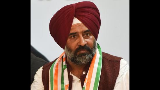 To promote the culture of sports in Punjab, sports minister Pargat Singh had held a meeting in Chandigarh with all DSOs from the state and the Punjab sports director and directed them to pay special attention to players belonging to economically-weaker sections (HT)