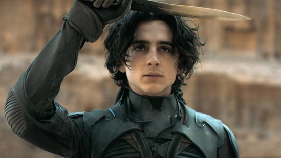 En la película Dune, Timothée Chalamet interpreta a Paul Atreides.