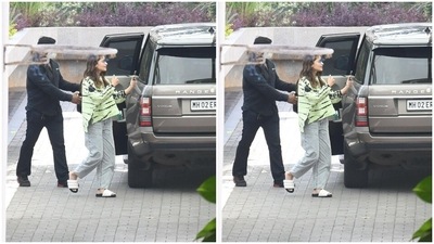 Alia Bhatt was clicked from far as she came out of her car. (HT Photos/Varinder Chawla) Alia Bhatt was clicked from far as she came out of her car. (HT Photos/Varinder Chawla)