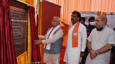 CM Manohar Lal Khattar was in Sohna for a Vikas rally, during which he announced the smartwatch plan to track govt officials. CM Manohar Lal Khattar was in Sohna for a Vikas rally, during which he announced the smartwatch plan to track govt officials.