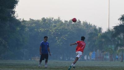 A football game in progress at Shantipath in Chanakyapuri on Saturday. According to Central Pollution Control Board (CPCB) data on Saturday, Delhi’s overall air quality index (AQI) was 173, in the ‘moderate’ category. This was only marginally higher than Friday’s 170, also in the ‘moderate’ zone. (Arvind Yadav/HT PHOTO) A football game in progress at Shantipath in Chanakyapuri on Saturday. According to Central Pollution Control Board (CPCB) data on Saturday, Delhi’s overall air quality index (AQI) was 173, in the ‘moderate’ category. This was only marginally higher than Friday’s 170, also in the ‘moderate’ zone. (Arvind Yadav/HT PHOTO)