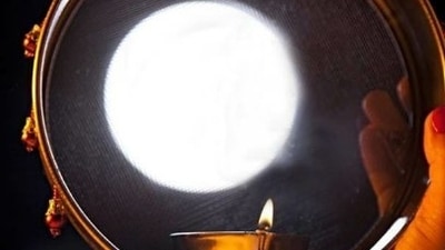 Karva Chauth 2021: Moon rise time for Delhi, Mumbai, Lucknow, other major cities (Twitter/kisna71616669) Karva Chauth 2021: Moon rise time for Delhi, Mumbai, Lucknow, other major cities (Twitter/kisna71616669)