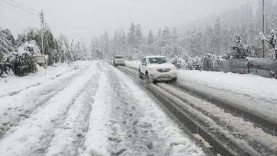 Gulmarg in the Baramulla district of Jammu and Kashmir also received the season's first snowfall on Saturday morning. (HT Photo/Waseem Andrabi) Gulmarg in the Baramulla district of Jammu and Kashmir also received the season's first snowfall on Saturday morning. (HT Photo/Waseem Andrabi)
