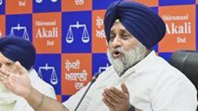 SAD president Sukhbir Singh has said that former CM Capt Amarinder Singh has alleged that the BJP RSS made the Congress leader the CM; he added the Channi government in place now was also in complete chaos. (HT File) SAD president Sukhbir Singh has said that former CM Capt Amarinder Singh has alleged that the BJP RSS made the Congress leader the CM; he added the Channi government in place now was also in complete chaos. (HT File)