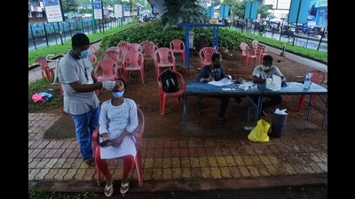A woman gets tested in Thane. Despite an increase in testing to around 3,000 on some days this week, the case average has remained consistent. Thane district sees overall decline in positive Covid cases. (PRAFUL GANGURDE/HT PHOTO) A woman gets tested in Thane. Despite an increase in testing to around 3,000 on some days this week, the case average has remained consistent. Thane district sees overall decline in positive Covid cases. (PRAFUL GANGURDE/HT PHOTO)