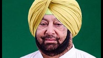 The former chief minister, through his media adviser Raveen Thukral, quickly targeted Mustafa while releasing pictures of Aroosa Alam with ex-DGP’s wife Razia Sultana and his daughter-in-law. (HT) The former chief minister, through his media adviser Raveen Thukral, quickly targeted Mustafa while releasing pictures of Aroosa Alam with ex-DGP’s wife Razia Sultana and his daughter-in-law. (HT)