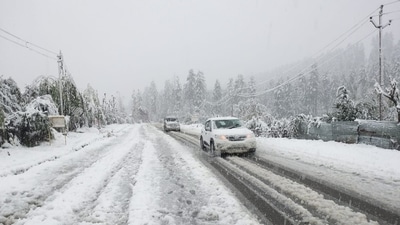 Jammu and Kashmir has been witnessing heavy snowfall for the past few days. Jammu and Kashmir has been witnessing heavy snowfall for the past few days.