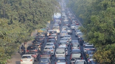 Due to the close proximity of the Delhi-NCR region, several people from Noida and Ghaziabad travel to the national capital. (Sunil Ghost/HT file photo)