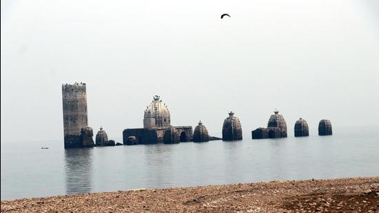 A photo of Bathu-Ki-Lari temple half submerged in Pong Dam Lake in Kangra district. The fertile Haldoon valley of Kangra was submerged after construction of Pong Dam project on Beas River. (HT Photo)